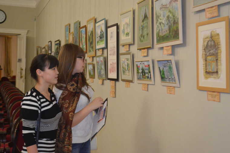 Повышенным вниманием тоболяков пользовалась выставка студентов худграфа || Фото Анны АКСАРИНОЙ