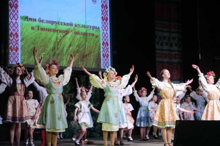 В гала-концерте приняли участие известные самобытные коллективы Тюменской области|| Фото Валерия БЫЧКОВА