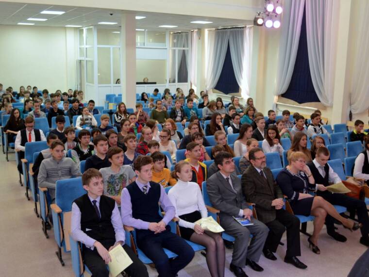 Участие в первом занятии приняли 103 школьника.