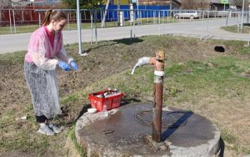 Специалисты Роспотребнадзора Тюменской области исследуют пробы воды на инфекции в связи с паводком