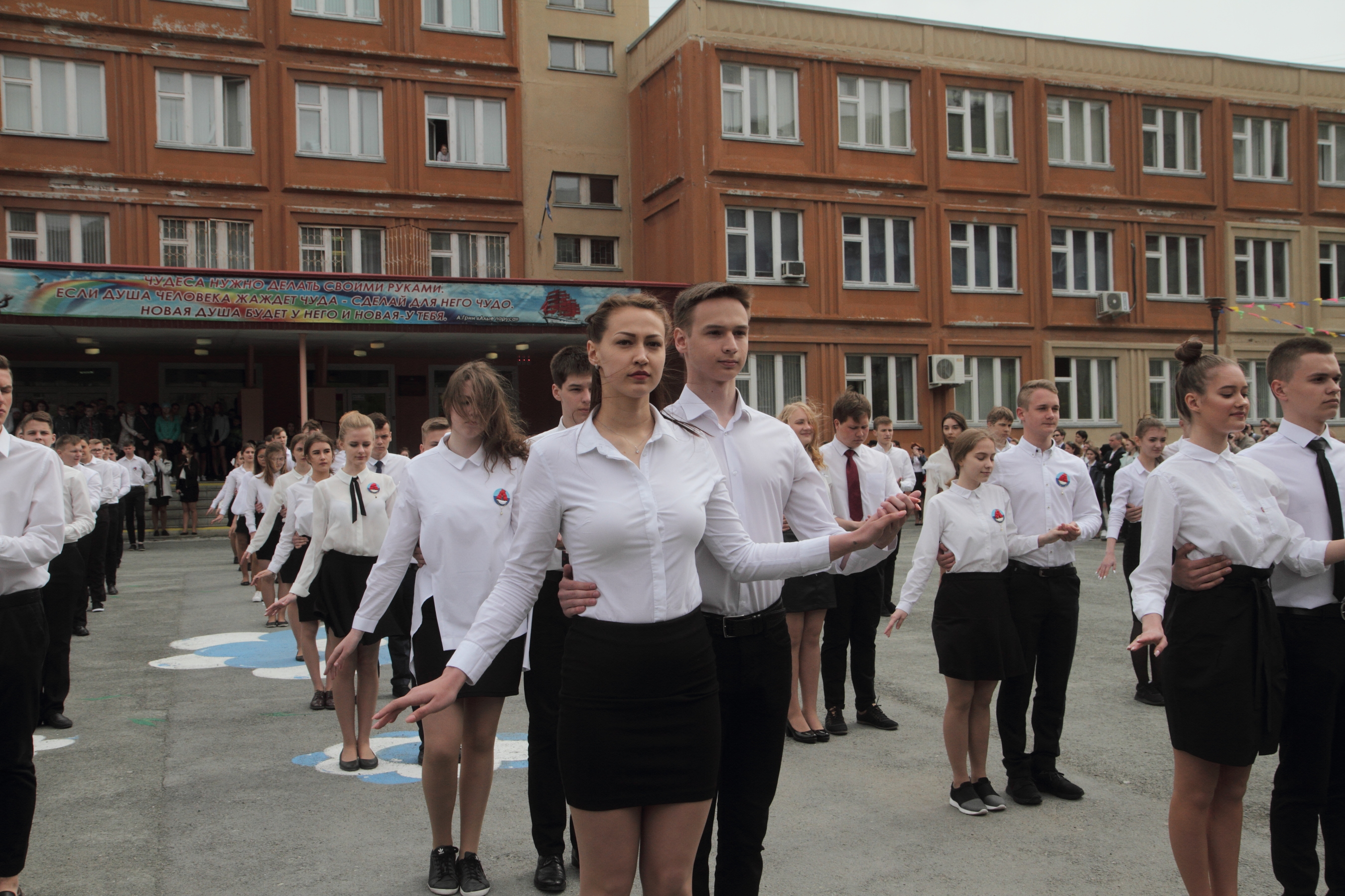 В Тюмени прозвучал последний звонок | 22.05.2018 | Тюмень - БезФормата