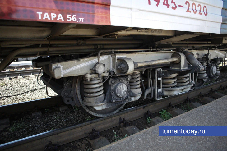 Грузовой поезд совершил наезд на молодого человека в Ишимском районе