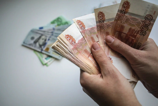 Тюменец пытался нелегально вывезти из страны более трех миллионов рублей 
