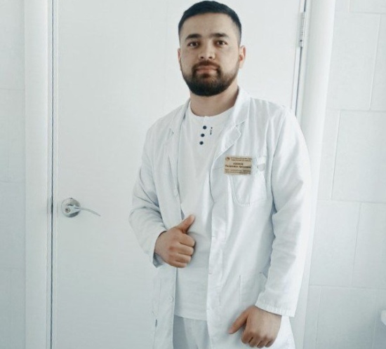 Тюменские врачи спасли мужчину, рядом с которым взорвалась шина