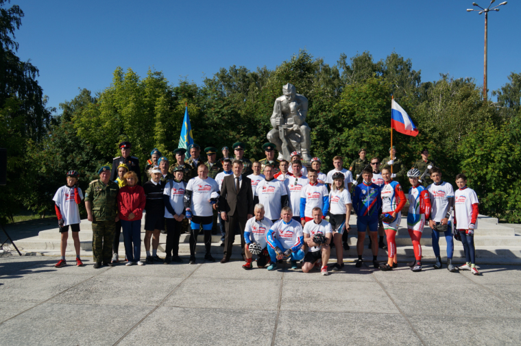 Общее фото участников пробега в Ялуторвске