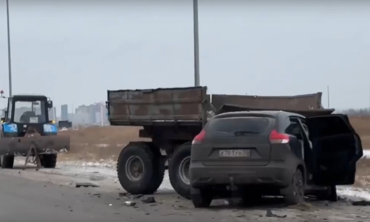 Две женщины пострадали в ДТП с трактором на въезде в Тюмень 