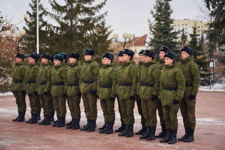 В Тюмени 20 новобранцев торжественно проводили на службу в Президентский полк 