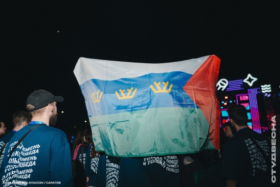 На остановках Тюмени появились фото победителей «Российской студвесны»