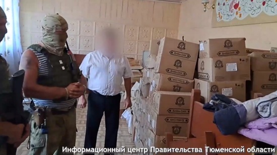 Тюменские бойцы передали свои продукты нуждающимся жителям в зоне СВО