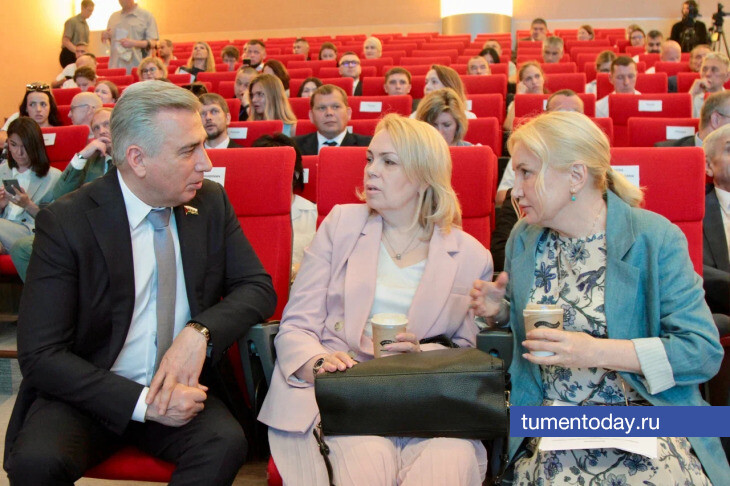 Сотрудники 37 ведомств ответили на вопросы тюменских предпринимателей