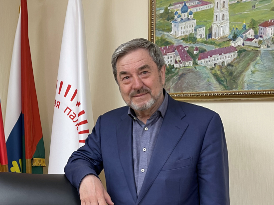 Геннадий Чеботарев поздравил тюменцев с главным всенародным праздником