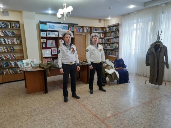 В Тюмени ветераны ВМФ провели для школьников урок мужества