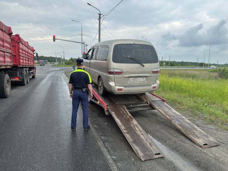 Пьяный таксист без лицензии возил пассажиров в Тюменской области