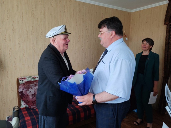 Тюменский ветеран Александр Муромцев отметил 90-летний юбилей