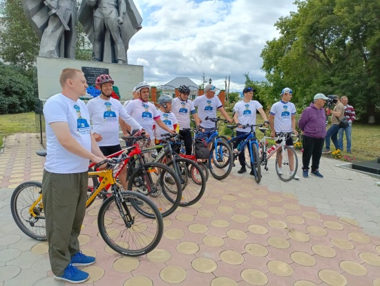 Ветераны спорта из Ишима совершили велопробег на родину Героя России Жумабая Раизова