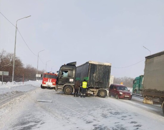 На трассе Тюмень – Омск в ДТП разбились 11 автомобилей