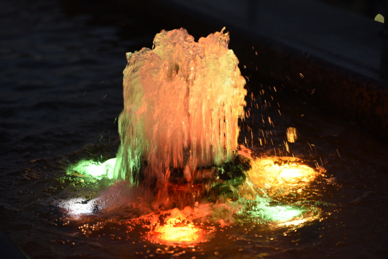 Подсветка фонтанов на набережной