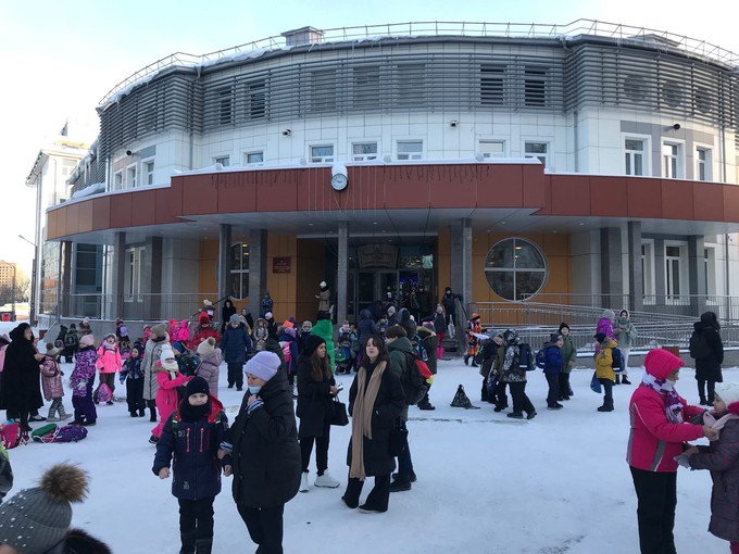 Эвакуация школы №15. Фото Екатерины Христозовой