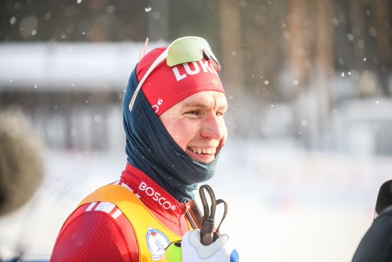 Александр Большунов выиграл золото спринта на Всероссийской спартакиаде сильнейших в Тюмени