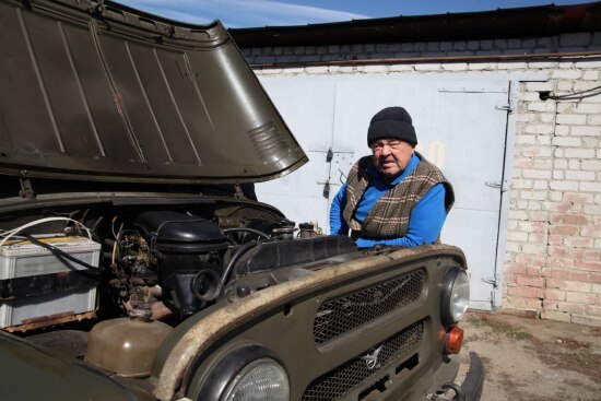 Семейная пара из Заводоуковска передала автомобиль для бойцов в зону СВО