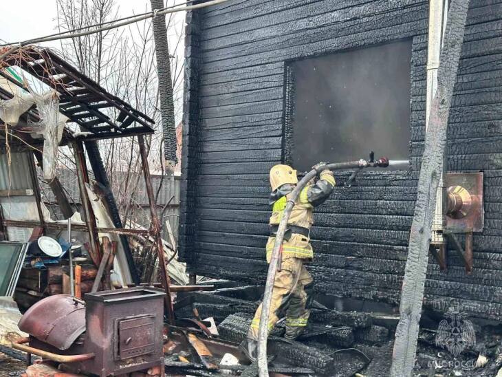 В СНТ «Тюменец» пожар уничтожил жилой дом с мансардой