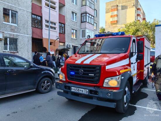 В Тюмени во время пожара на улице Холодильной спасли 8 человек 