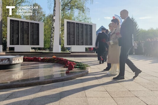 Тюменцы встретили «Рассвет Победы» на Площади Памяти