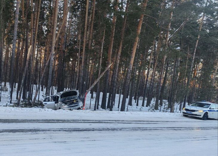 Под Тюменью бесправница устроила ДТП, в котором пострадала ее дочь