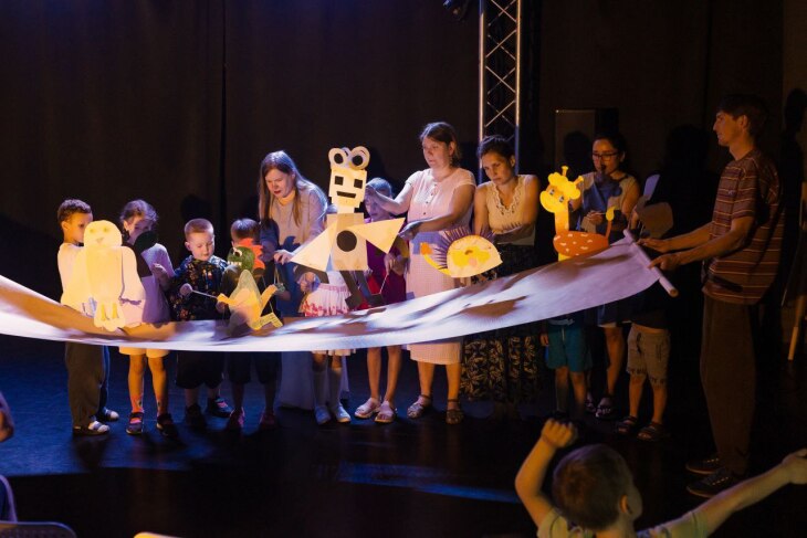 Тюменские родители могут укрепить отношения с детьми с помощью театра