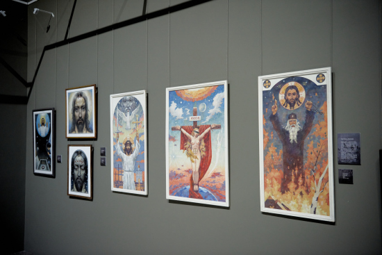 В Тюмени открылась юбилейная выставка художника Бориса Паромова