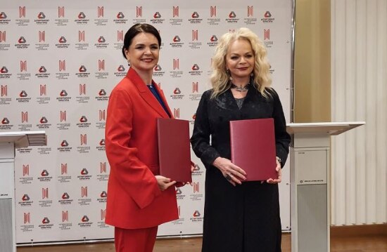 Певица Лариса Долина и Елена Майер подписали соглашение о сотрудничестве