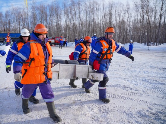 Тобольские нефтепроводчики провели тренировку на реке Иртыш