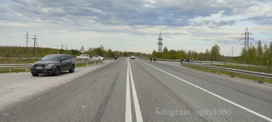 На трассе Тюмень – Ханты-Мансийск мотоцикл с водителем и пассажиркой столкнулся с Audi 