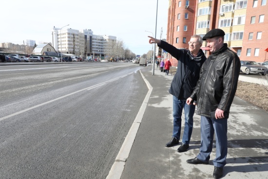 В Тюмени проверили перезимовавшую после ремонта по нацпроекту дорогу на Московском тракте