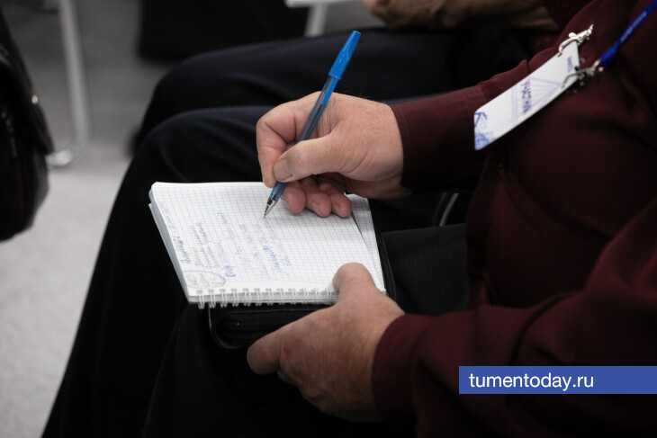 Как мошенники через ИИ крадут голоса близких, рассказали пенсионерам на ИНФОТЕХе