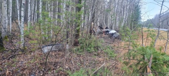 На тюменской трассе машину с подростками разорвало на части после опрокидывания 