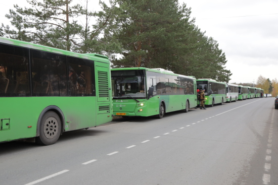В Тюмени запустят дополнительные автобусы на кладбища в Родительский день