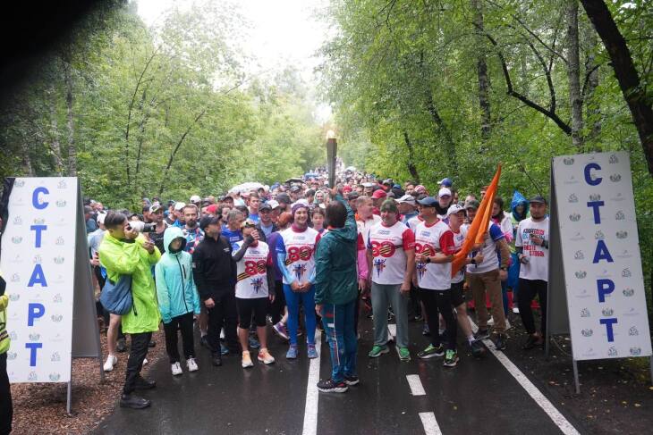 Старт Дню города дали на забеге в экопарке Затюменском
