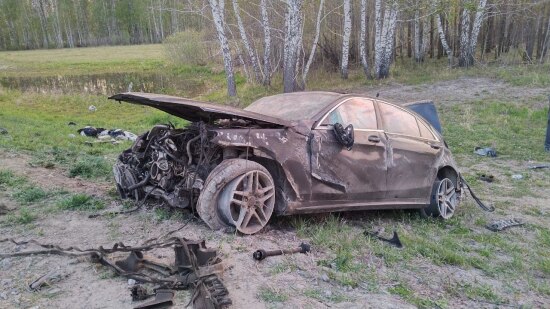 На трассе Тюмень-Ханты-Мансийск в результате ДПТ погиб водитель Mercedes и ранены 2 пассажира