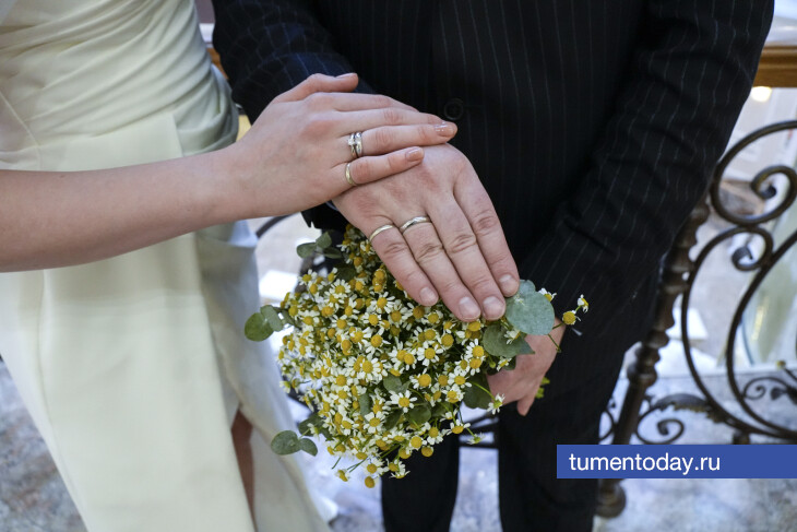 Две тюменские пары зарегистрируют брак на Всероссийском свадебном фестивале в Москве