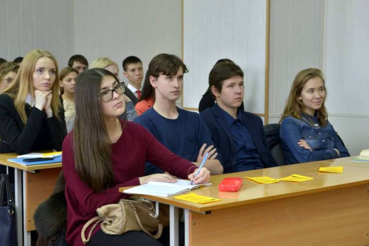 Скептично настроенные слушатели к концу семинара с интересом слушали и записывали | Фото Юрия Комолова