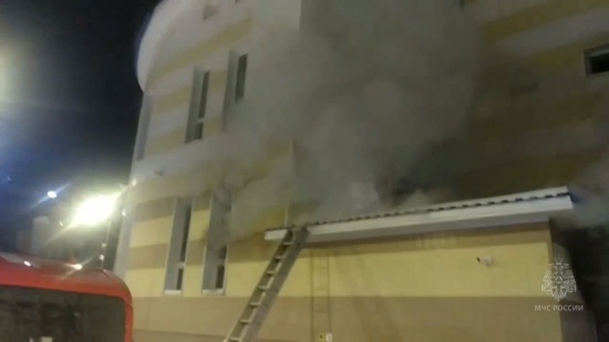 В Тюмени загорелась школа на улице Газовиков