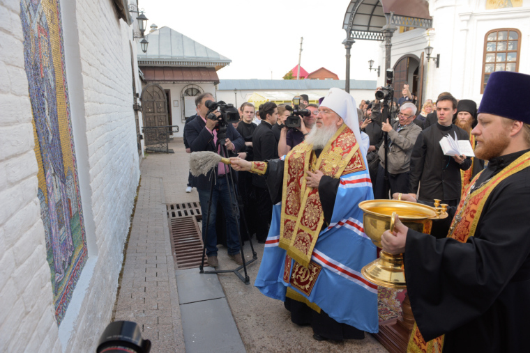 Открытие и освящение мозаичной иконы святителя Иоанна Златоуста в Абалаке