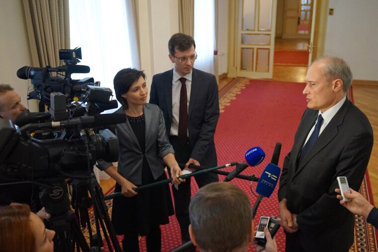 Генеральный консул Венгрии в Екатеринбурге Сергей Сюч также ответил на вопросы журналистов. Фото Сергея Кузнецова.