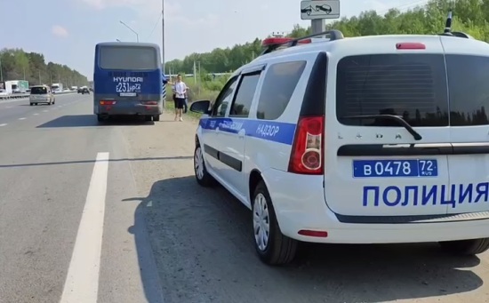 На трассе Екатеринбург–Тюмень остановили автобус за нарушение правил перевозки групп детей  