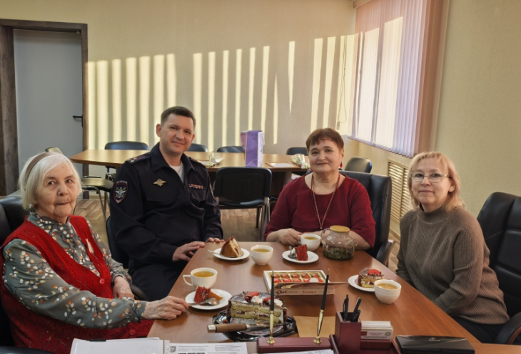 В Тюмени полицейские встретились с родственниками погибших сотрудников правоохранительных органов