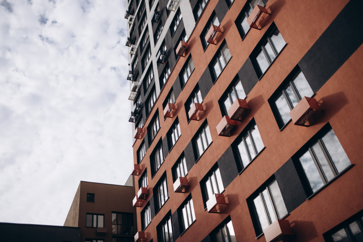 Более 400 семей получили ключи в новом жилом комплексе в 5-м Заречном