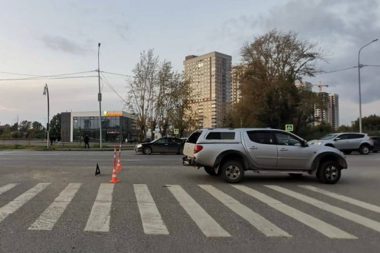 Школьник на самокате попал под колеса автомобиля в Тюмени 