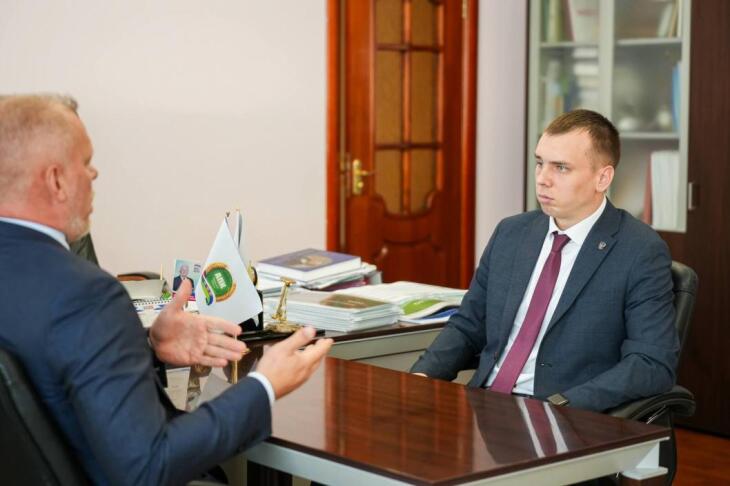 Участник «Времени героев» Евгений Кочергин стажируется в тюменском департаменте АПК