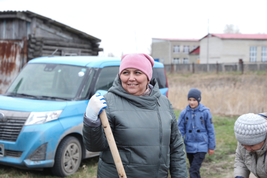 Жители села Коркино укрепляют дамбу и готовятся к пику подъема воды